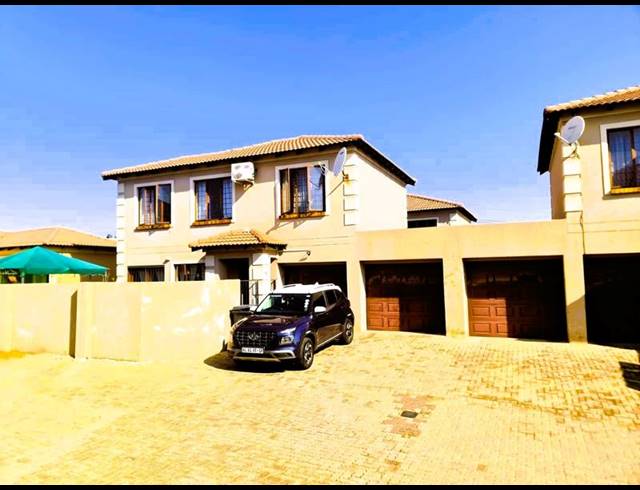 3 BEDROOM TOWNHOUSE FOR SALE IN THE REEDS